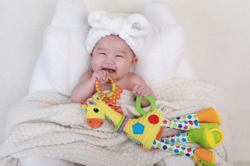 文山三个月宝宝正确抱姿 文山三个月宝宝正确抱姿